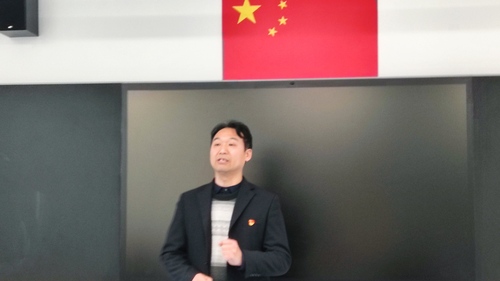 张校长做会议总结