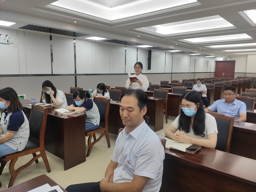 展开批评与自我批评