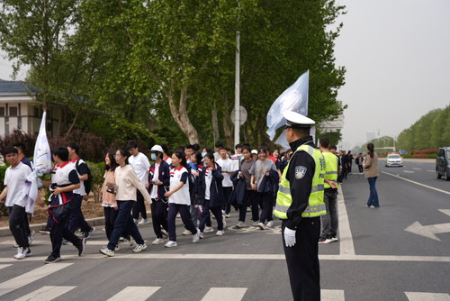 交警护航1
