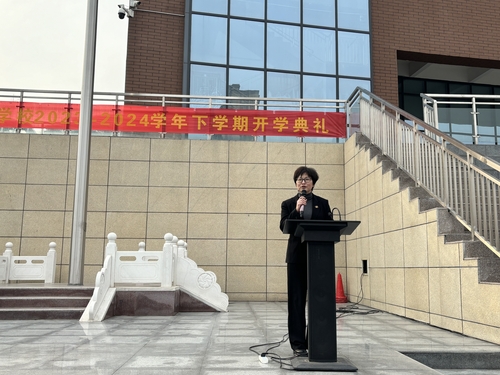 校长周继莉致辞