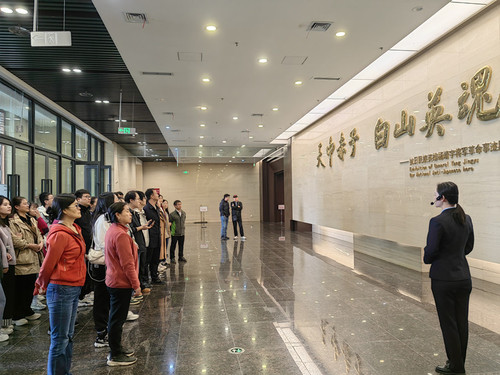 聆听杨靖宇将军事迹讲解